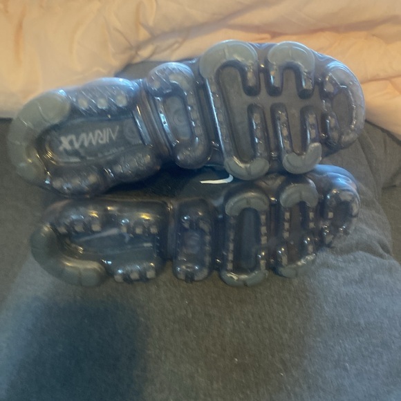 Nike Vapormax Black Sneakers size 7. Worn only once. - Picture 3 of 4